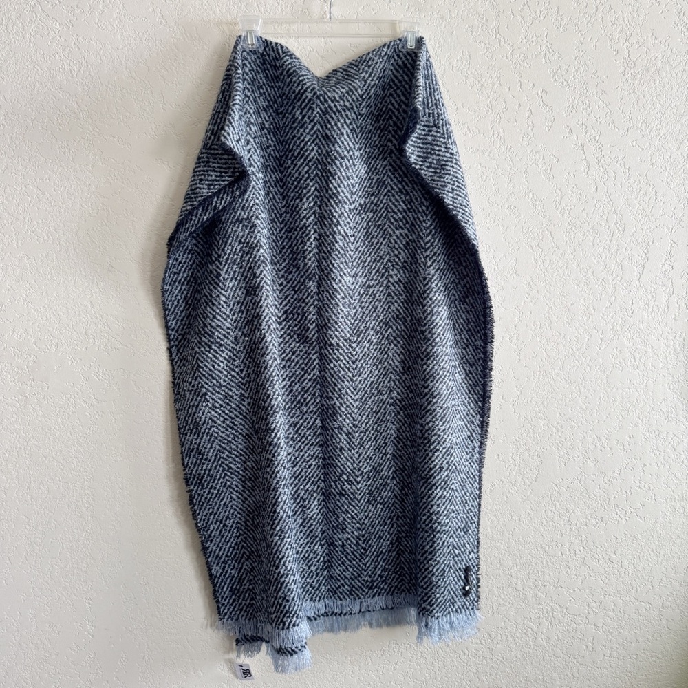 Banana Republic Navy and White Chevron Scarf